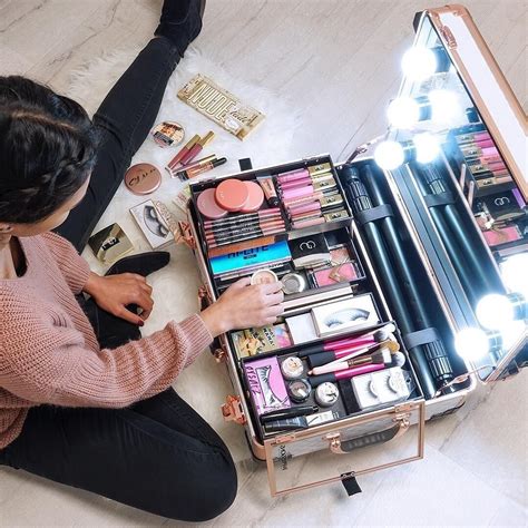 Take Your Makeup Skills to the Next Level with a Magic Makeup Case